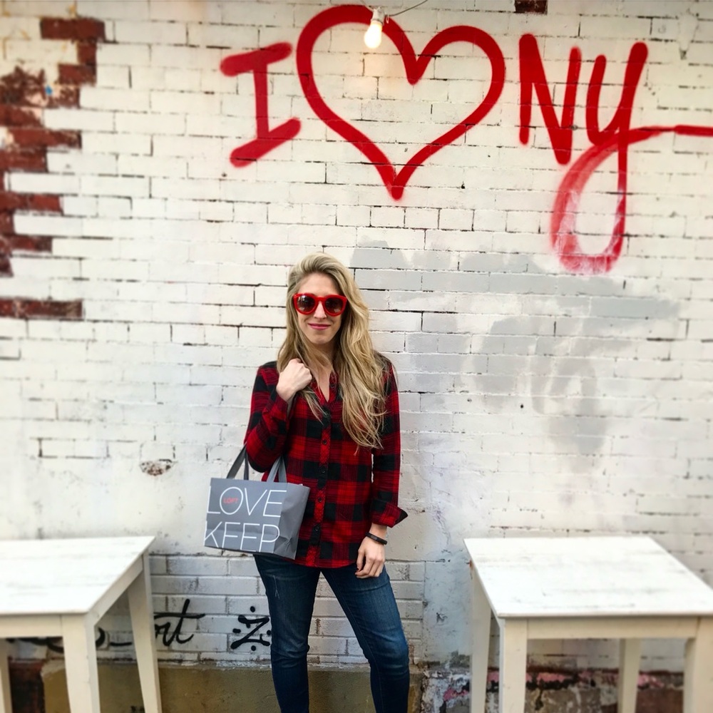 Ann Taylor loft red sunglasses with bag - Picture 4 of 4